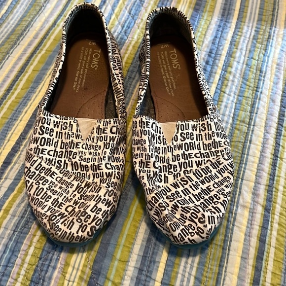 Last chance !!!Toms size woman’s 7. Be the change you wish to see in the world. - Picture 3 of 5